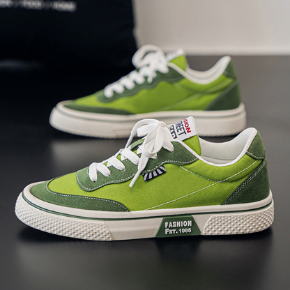 Men's lace-up skater sneakers with flat sole and low collar