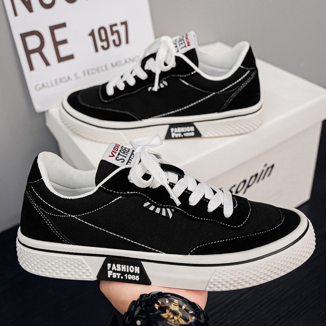 Men's lace-up skater sneakers with flat sole and low collar