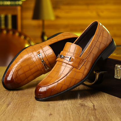 Herren Slipper Schuhe mit Spitz zulaufender Kappe und geprägtem Muster