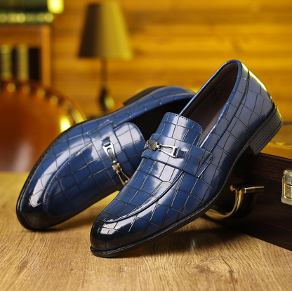 Herren Slipper Schuhe mit Spitz zulaufender Kappe und geprägtem Muster