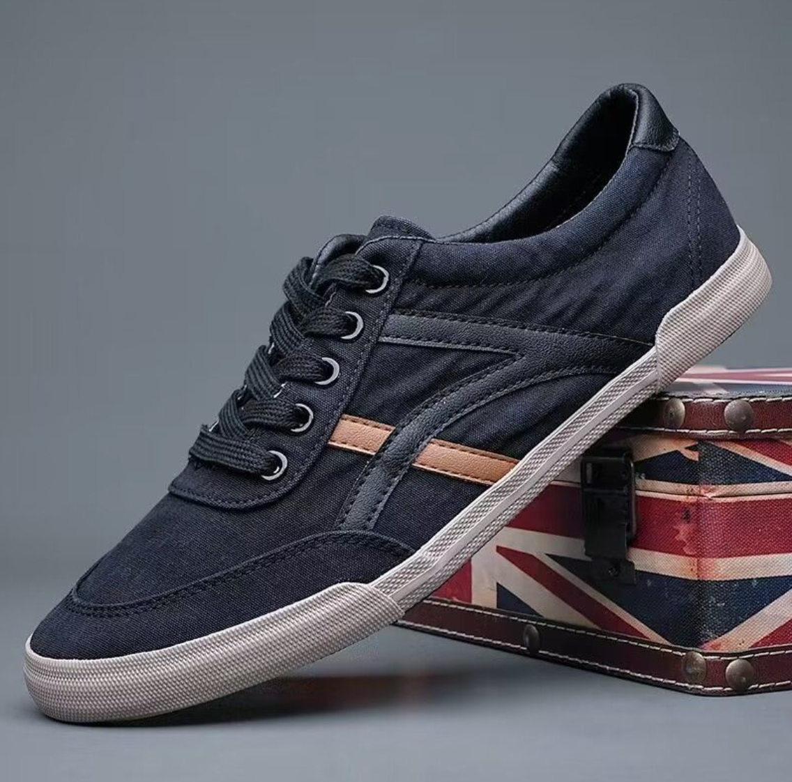 Men's Low-Top Sneakers with Breathable Upper and Grippy Sole