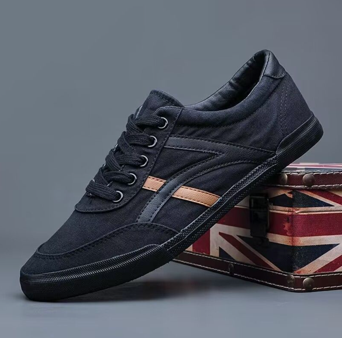 Men's Low-Top Sneakers with Breathable Upper and Grippy Sole