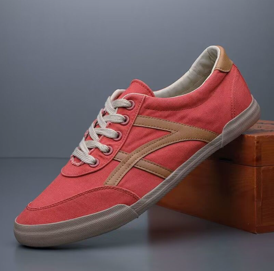 Men's Low-Top Sneakers with Breathable Upper and Grippy Sole