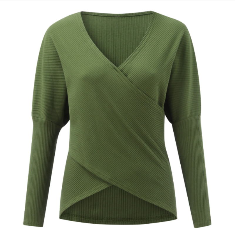 Grüner Damenpullover mit V-Ausschnitt und Wickeldesign, gerippter Stoff, langärmlig. Modischer Strickpullover für Herbst und Winter.