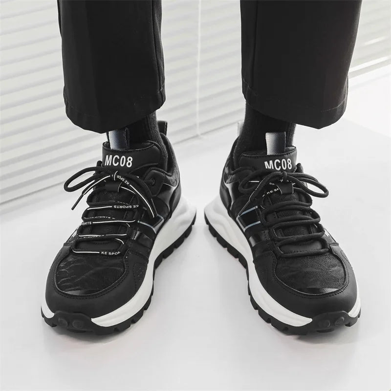 Men's sneakers with padded insole and durable outsole