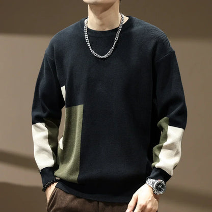 Men's sweater with 12-stitch details and round neckline