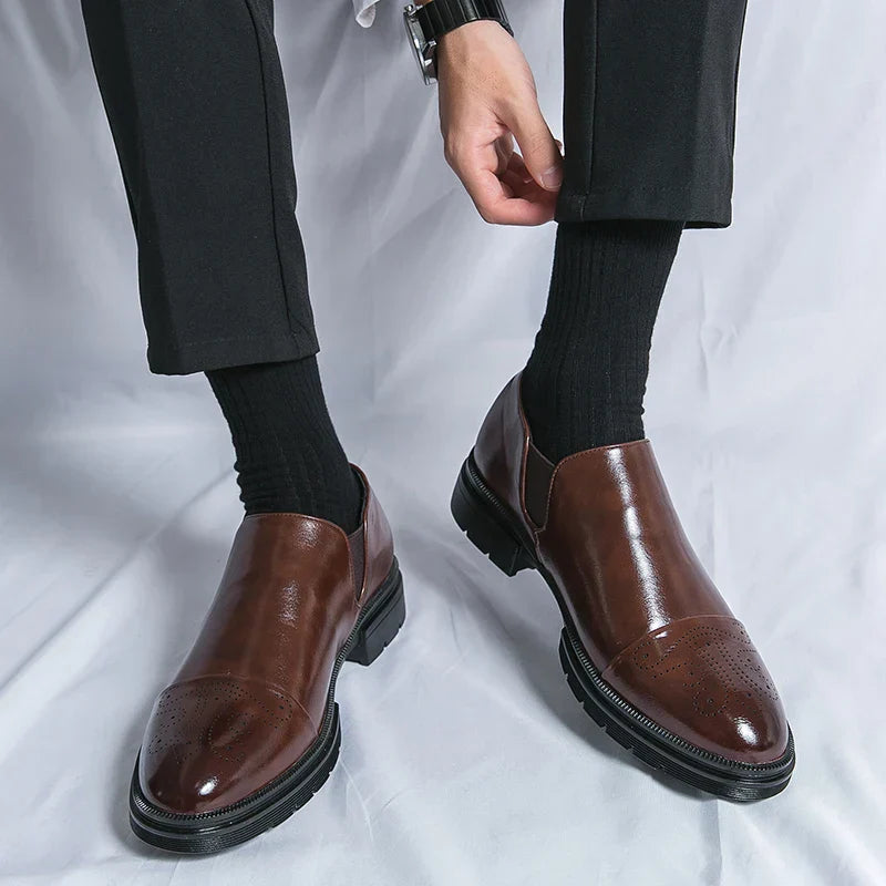 Herren-Slipper mit elastischen Seiteneinsätzen und gepolsterter Innensohle