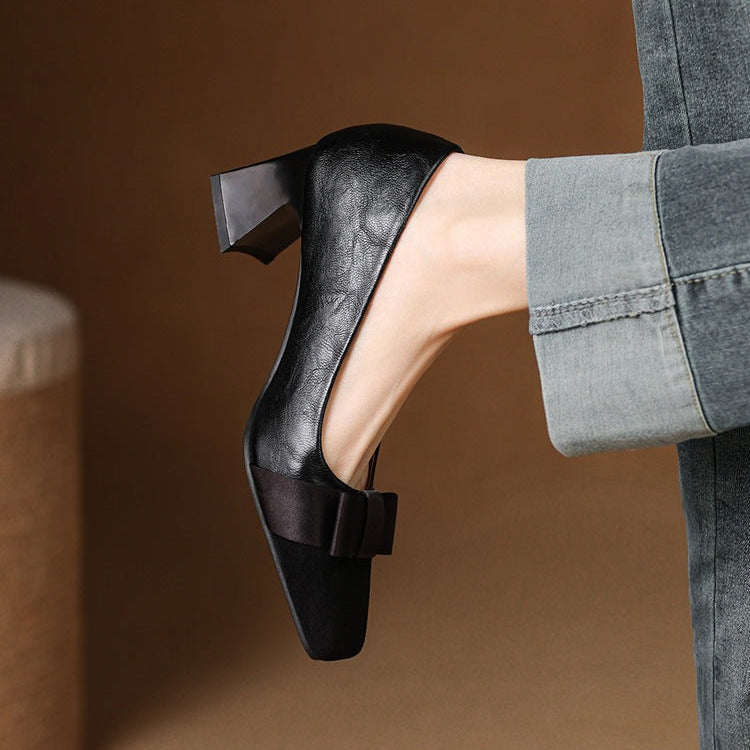 Women's low block heel shoes with bow