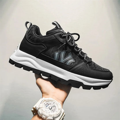 Men's sneakers with padded insole and durable outsole