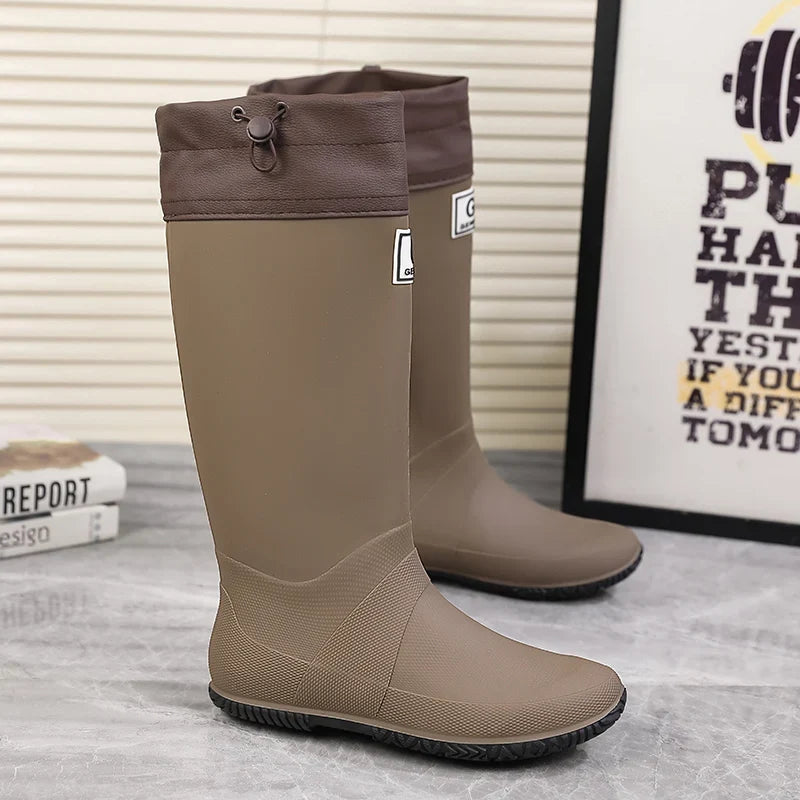Wasserdichte Herren-Gummistiefel in seitlicher Ansicht