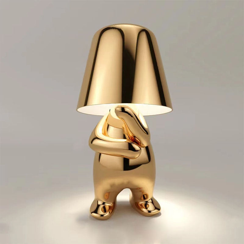 Goldene Designer-Tischlampe in Hasenform, modernes Interieur, stilvolle Beleuchtung, einzigartiges Wohnaccessoire, luxuriöses Dekor, Kunstobjekt.