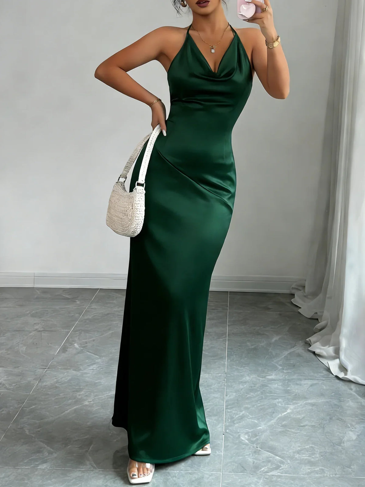 Damenkleid mit Wasserfallkragen und fliessender Stoffpartie