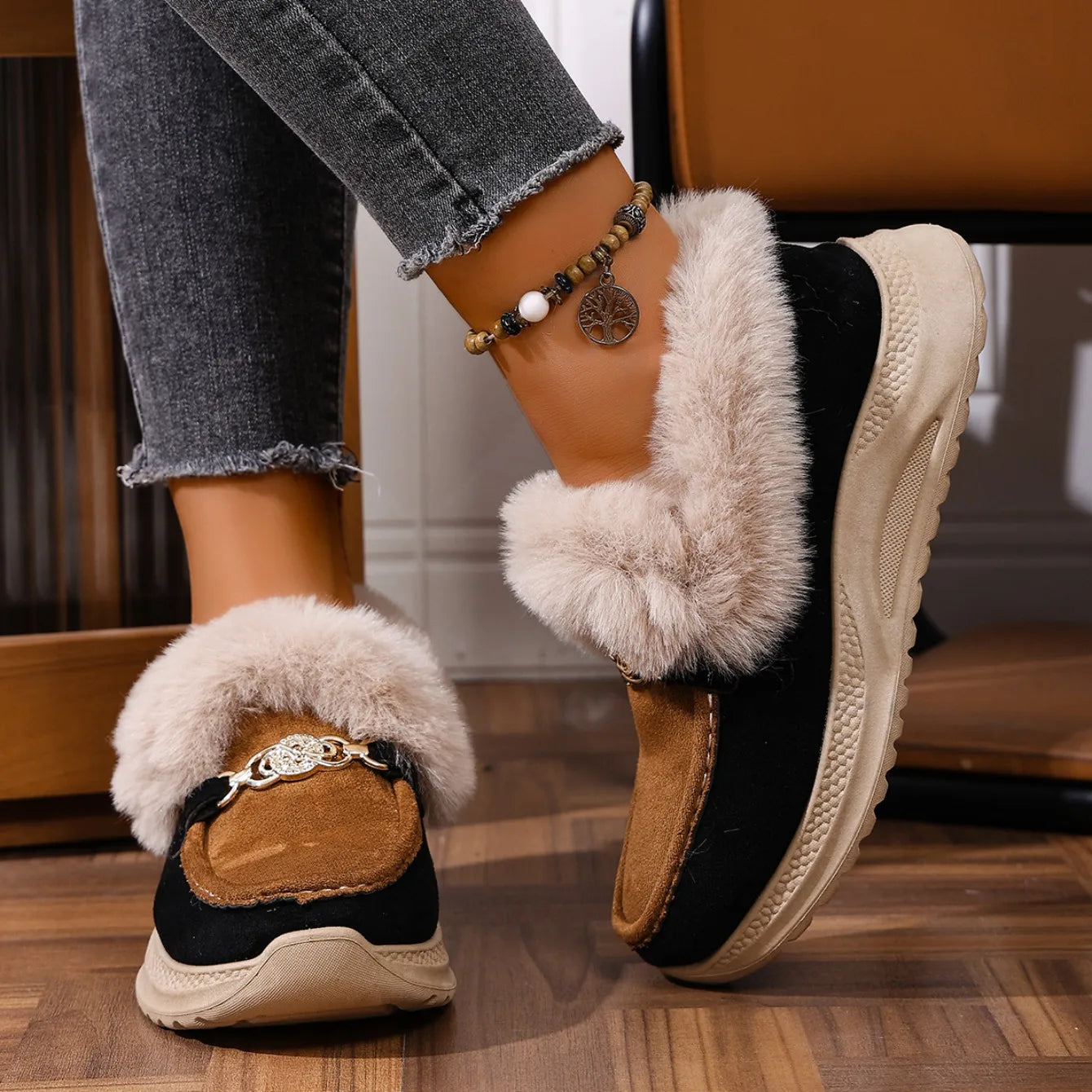 Damen Loafer Veganes Wildleder Orthopädische Plateausohle Kunstfellkragen mit Kettendetail