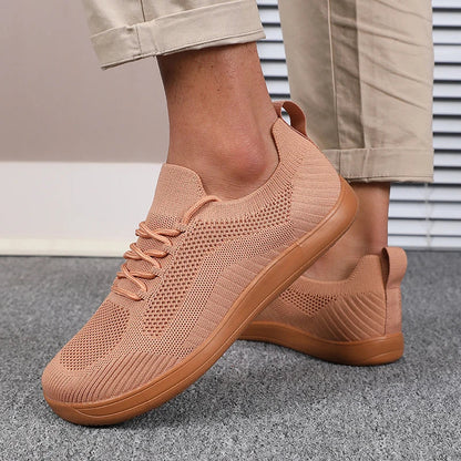 Men's Running Shoes Made of Breathable Mesh with Wide Toe Box and Cushioned Insole