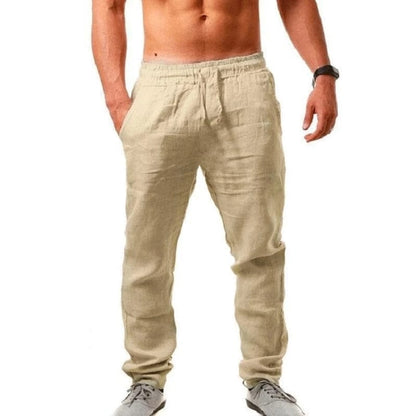 Beige Leinenhose für Herren, lässig und bequem, ideal für Sommermode. Perfekt kombiniert mit Sneakers. Herrenbekleidung, Freizeitlook.