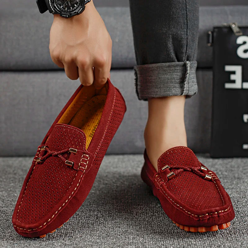 Herren Slipper aus Kunstleder Look – Perforiert, Slip-On mit Gepolsterter Innensohle