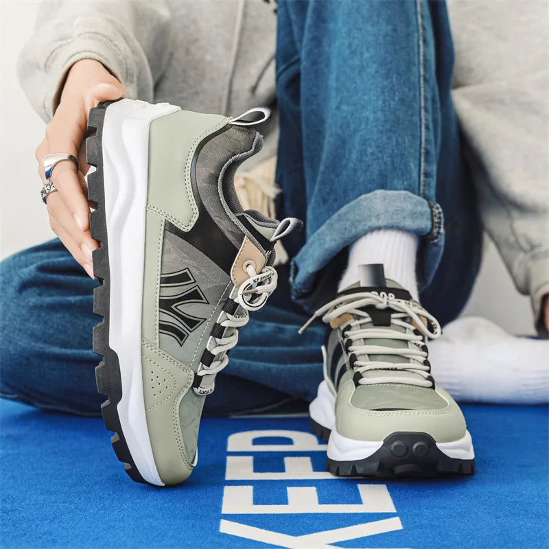 Men's sneakers with padded insole and durable outsole