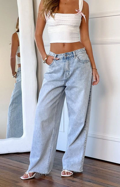 Women's Loose Boyfriend Jeans with Mid-High Waist and Open Hem