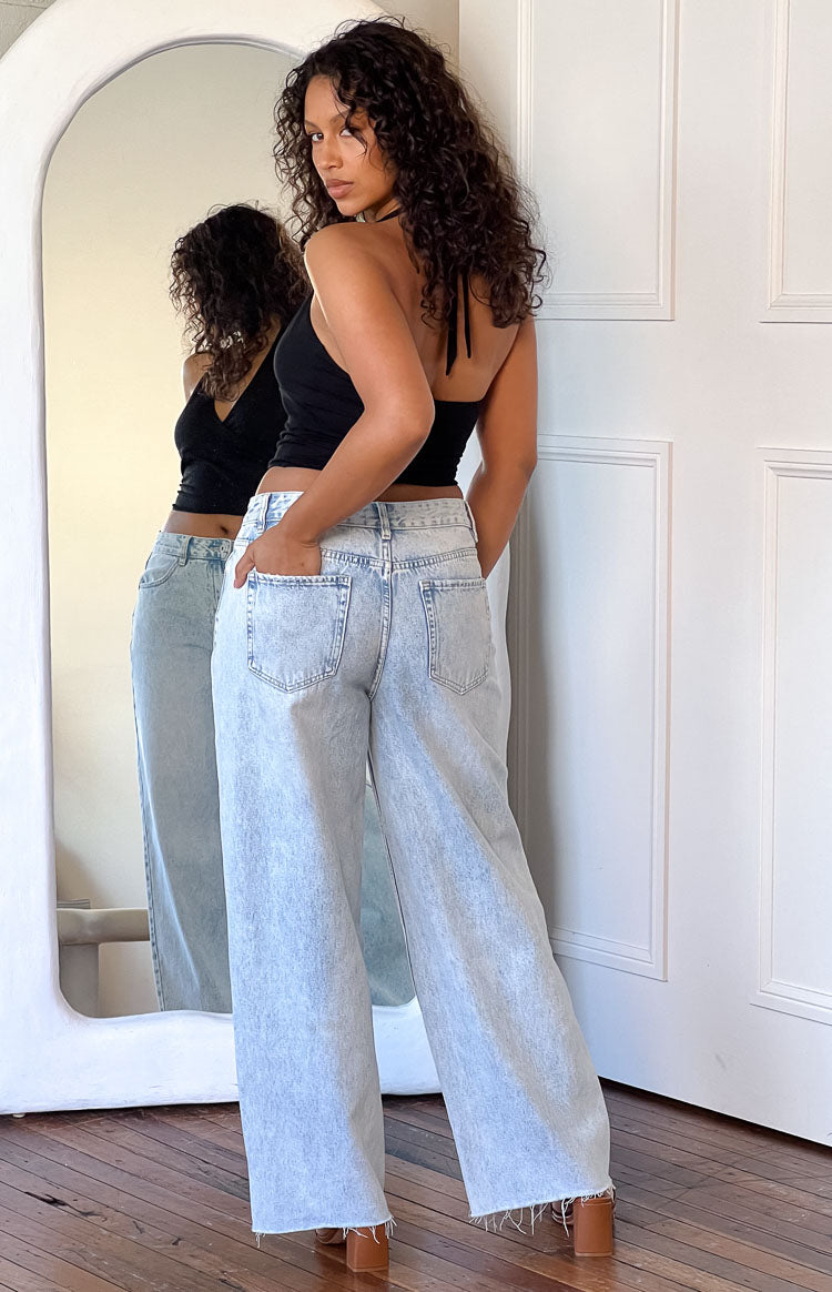 Women's Loose Boyfriend Jeans with Mid-High Waist and Open Hem