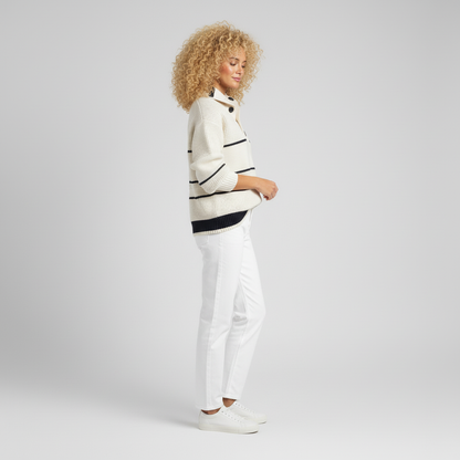 Vorderansicht des Damen-Strukturstrickpullovers mit Streifenmuster