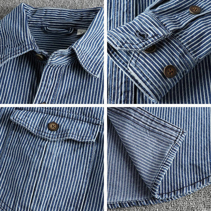 Gestreiftes Jeanshemd aus Baumwolle, Nahaufnahme. Detailansicht von Kragen, Knopfleiste, Manschetten und Saum. Modetrend, Herrenbekleidung.