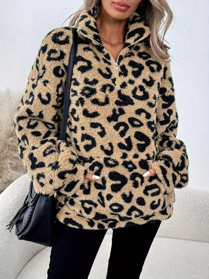 Ärmel und Schnitt des Damenpullovers mit Leopardenmuster