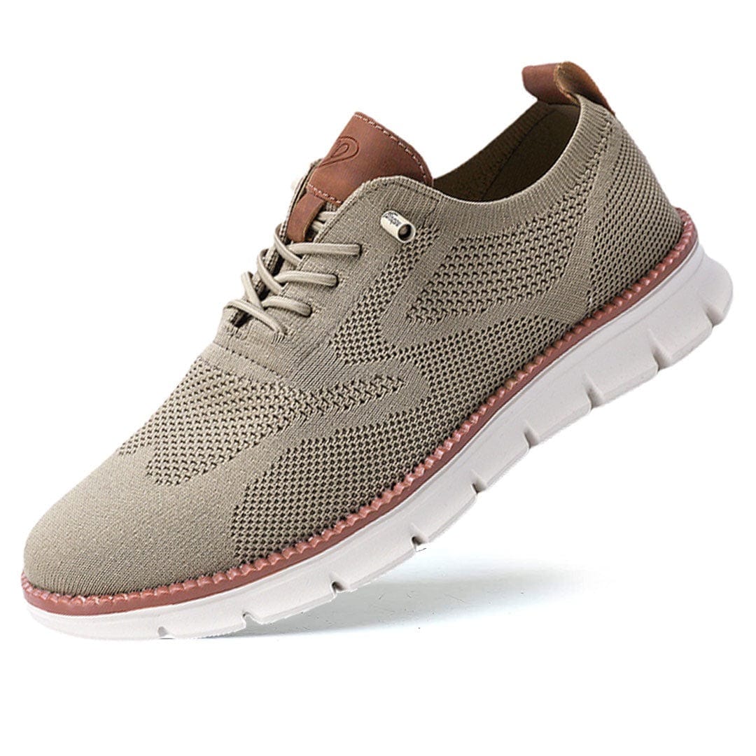 Beiger Herren-Sneaker mit atmungsaktivem Mesh-Obermaterial, weißer Sohle und braunen Akzenten. Ideal für Freizeit und Sport.