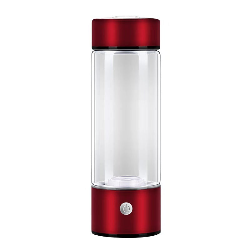 Roter tragbarer Mixer mit transparentem Behälter, USB-Anschluss und Ein-/Ausschalter. Ideal für Smoothies und Shakes unterwegs.