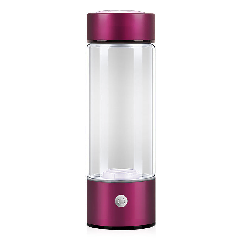 Roter tragbarer Mixer mit transparentem Behälter und Ein-/Ausschalter, ideal für Smoothies und Shakes, modernes Küchengerät.