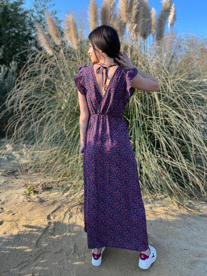 Langes Damenkleid mit Wickelkragen, Rüschensaum und Blumenmuster