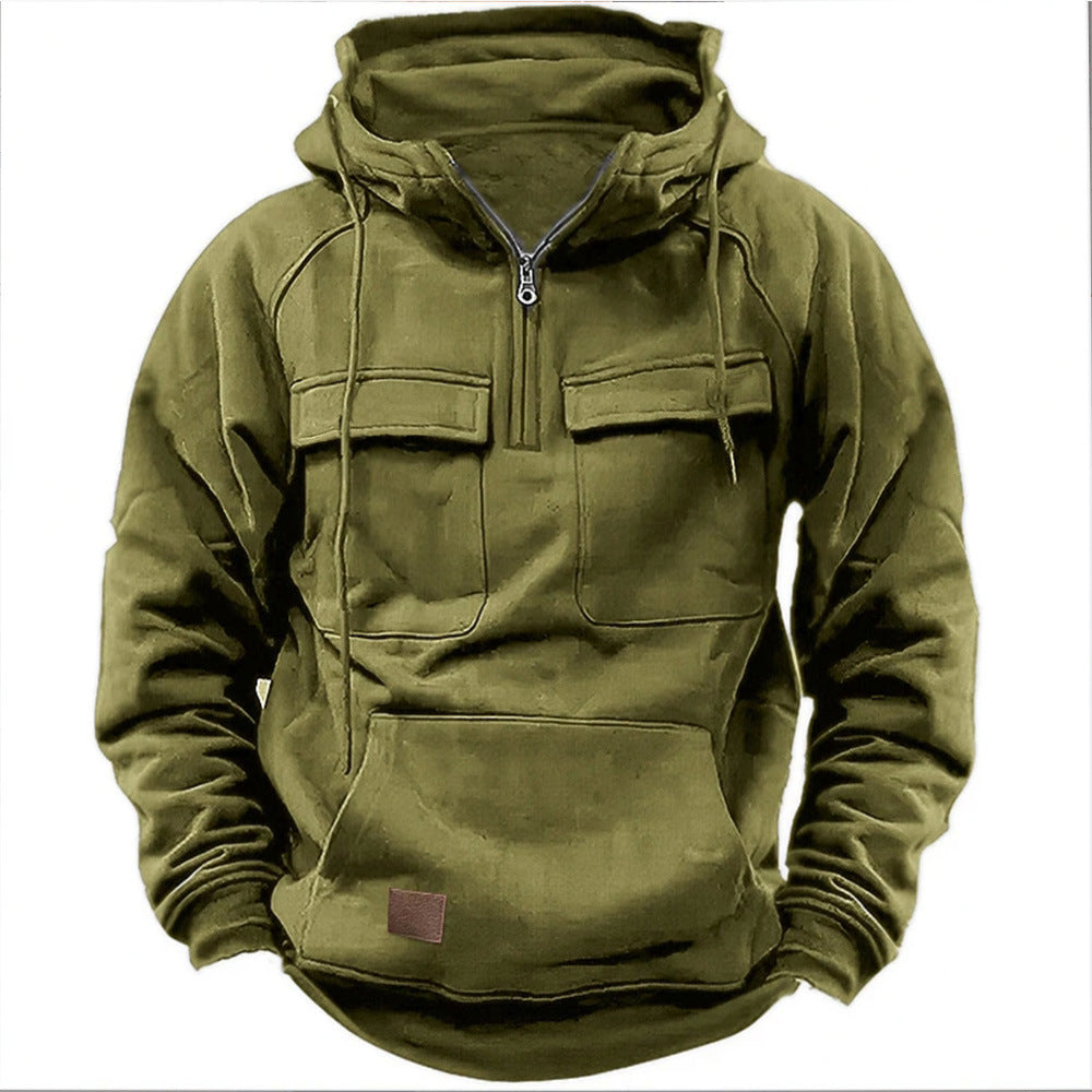 Olivgrüner Hoodie mit Kapuze, Reißverschluss und Kängurutasche. Bequemer Freizeitpullover für Herren, ideal für Outdoor-Aktivitäten und Streetwear.
