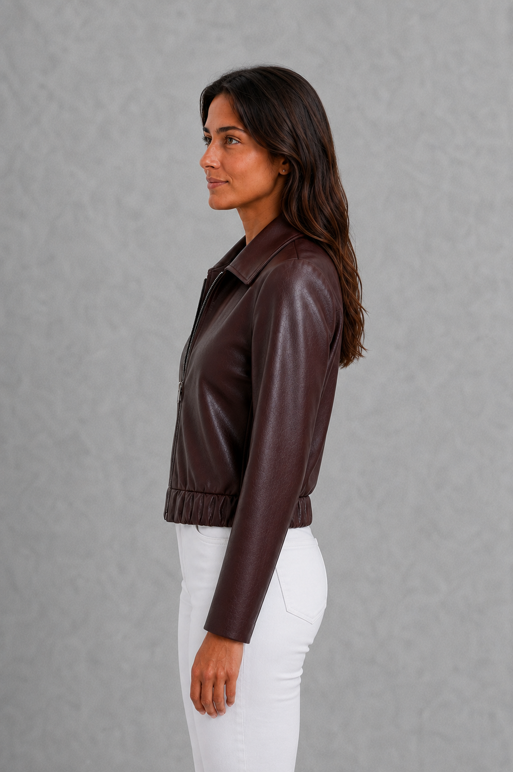Damen-Bikerjacke aus veganem Leder in seitlicher Ansicht