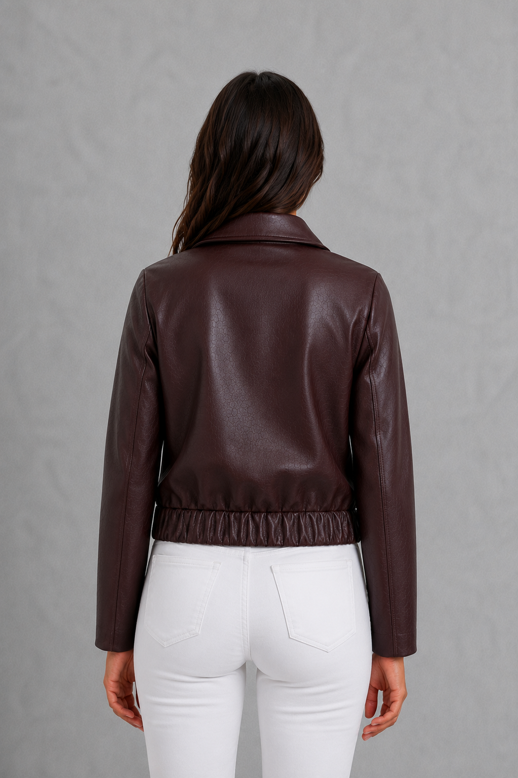 Rückansicht der Damen-Bikerjacke aus veganem Leder
