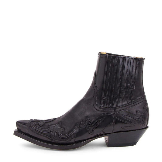 Schwarzer Westernstiefel aus Leder mit spitzer Zehenpartie und dekorativen Stickereien, ideal für Cowboy-Mode und Country-Styles.