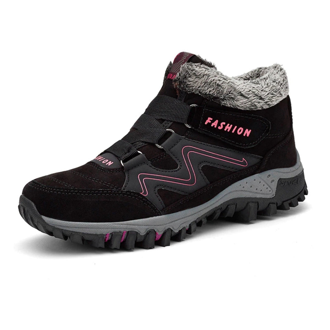 Schwarzer Damen-Wanderschuh mit rosa Akzenten, rutschfester Sohle und warmem Futter. Ideal für Outdoor-Aktivitäten im Winter.