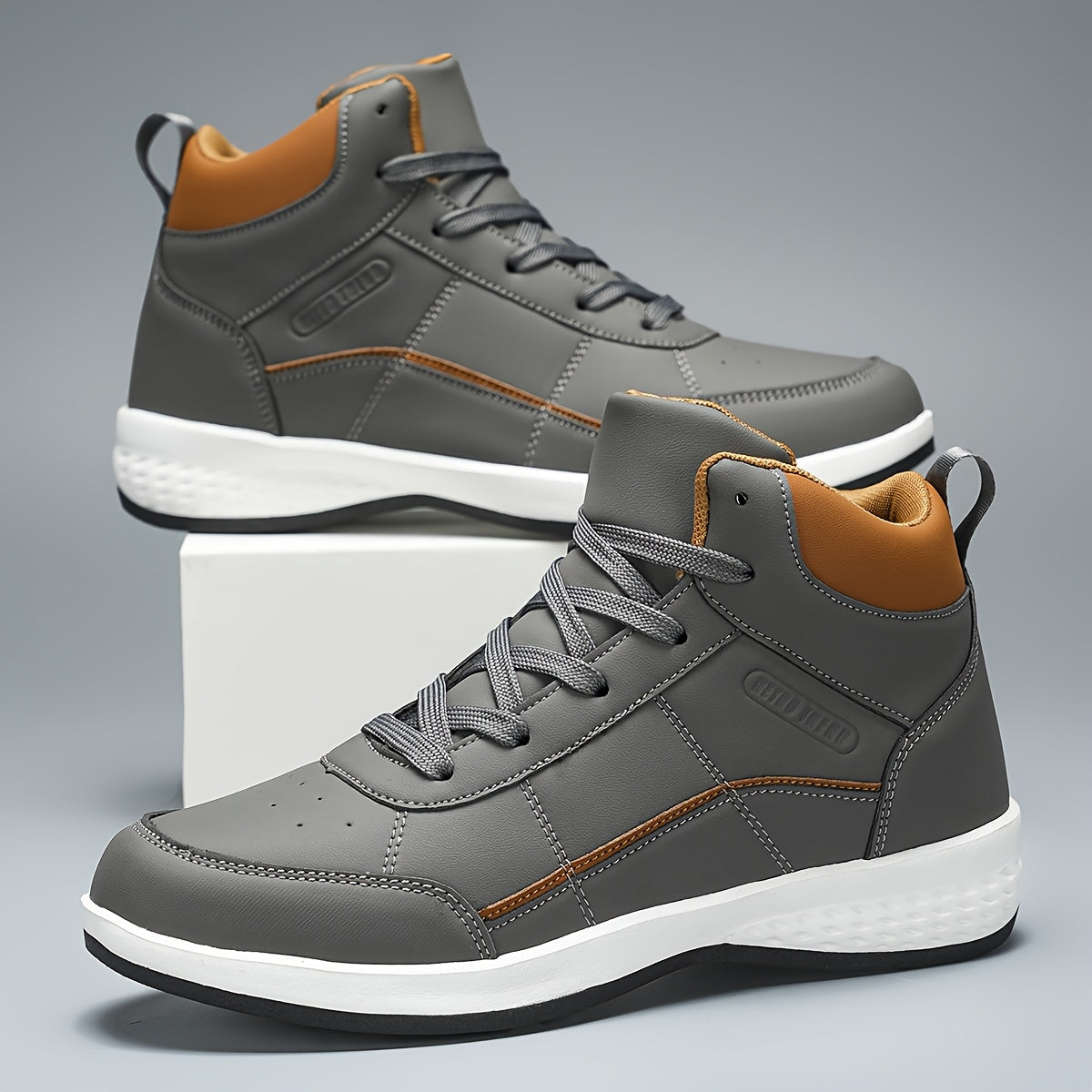 Men's all-season outdoor shoes with high shaft and lacing, non-slip sole