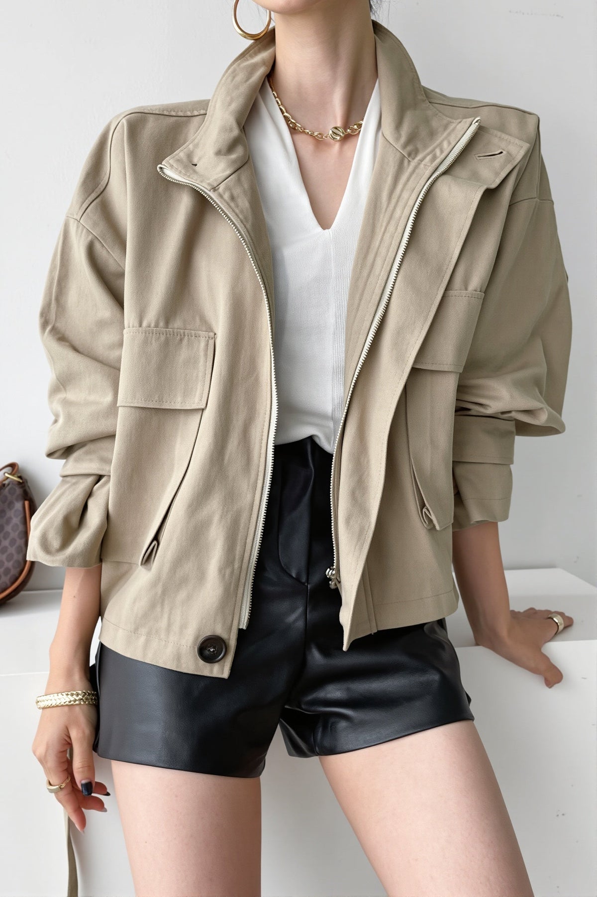 Utility-Jacke mit Stehkragen im lässigen Oversized-Schnitt von vorne