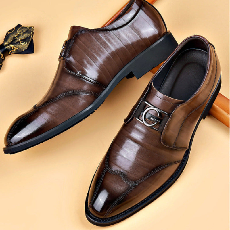 Men's business shoes with low shaft, pointed toe area, and woven design