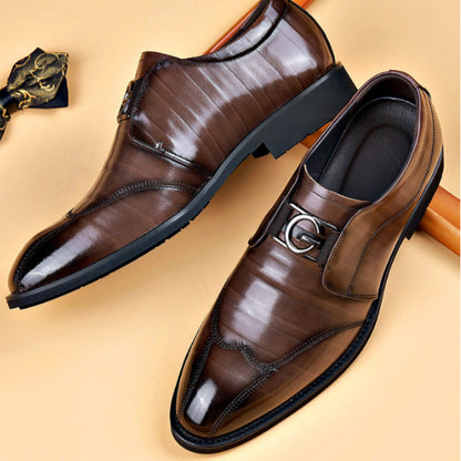 Men's business shoes with low shaft, pointed toe area, and woven design