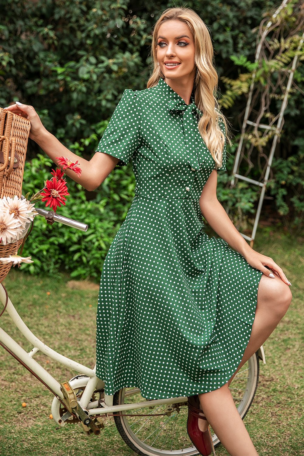 Damen-Kleid im Vintage-Stil mit Polka-Dots, kurzen Ärmeln und A-Linien-Schnitt