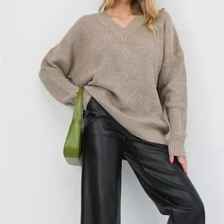 Women's sweater with V-neck and long sleeves