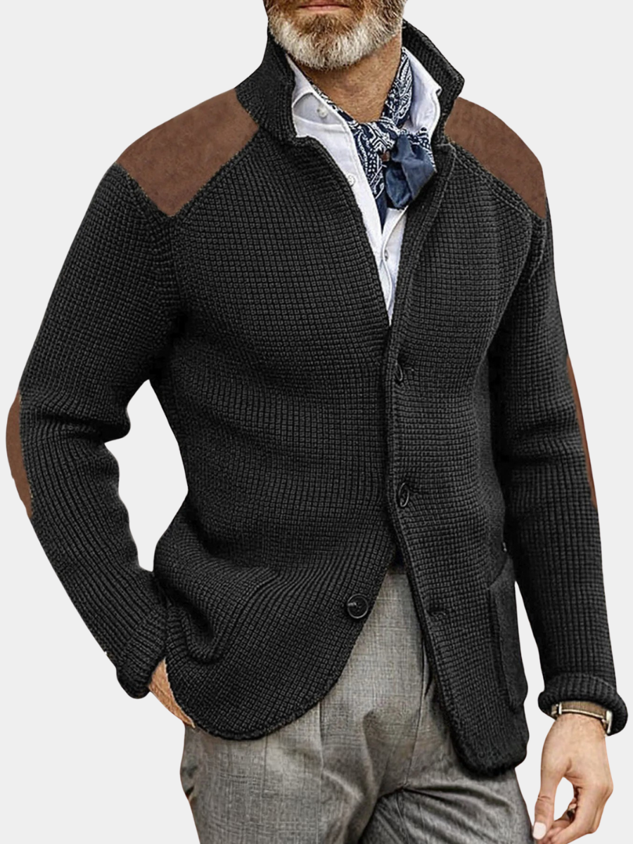 Herren-Strickjacke aus weichem Strick in vollständiger Ansicht