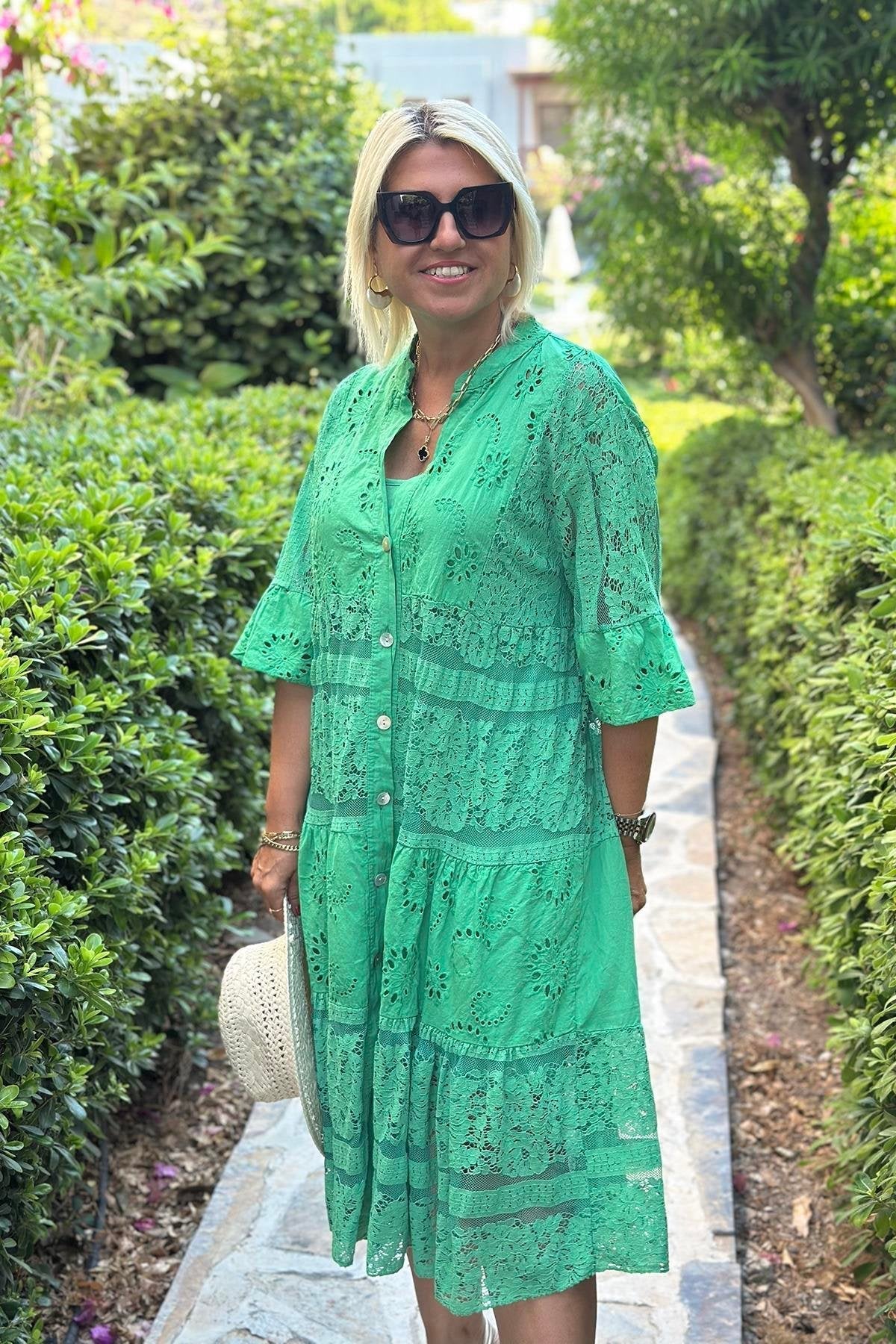 Damenkleid mit Dreiviertelarm und Knopfleiste in A-Linienform