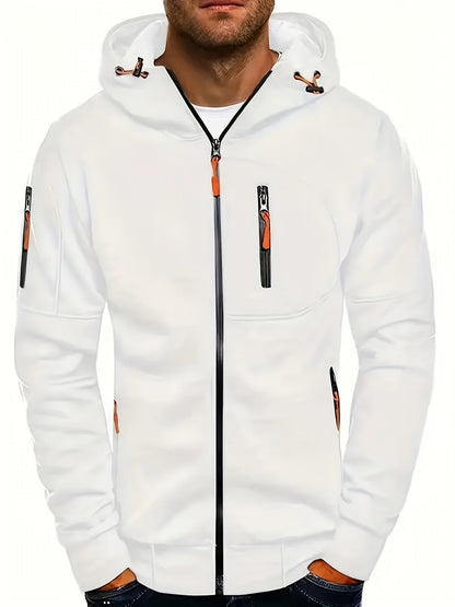 Mann in weißem Hoodie mit Kapuze, Reißverschlüssen und Taschen. Modischer Freizeitlook, ideal für Herbst und Winter. Bequeme Herrenbekleidung.