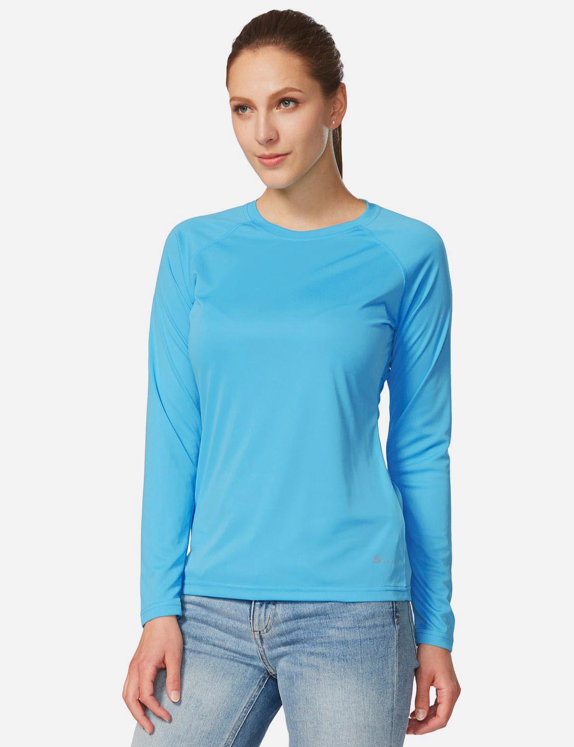 Women's sun protection shirt with round neckline and long raglan sleeve