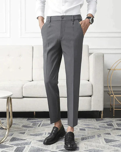 Herren Klassische Hose mit schmal zulaufendem Bein und Faltenfront – Dehnbares Material