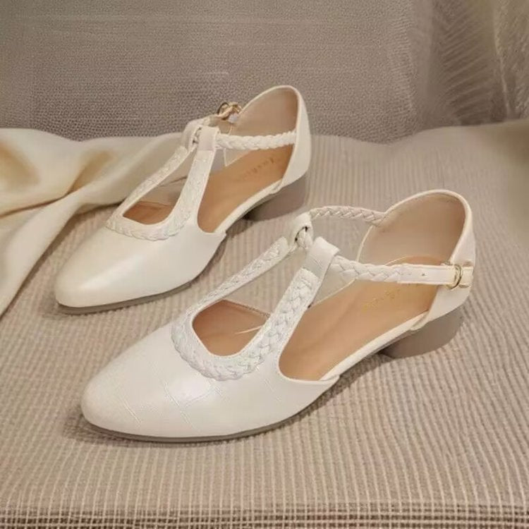 Damenschuhe Mit Spitzer Zehenpartie, Gekreuzten Riemen, Hohler Schnalle Und Niedrigem Absatz