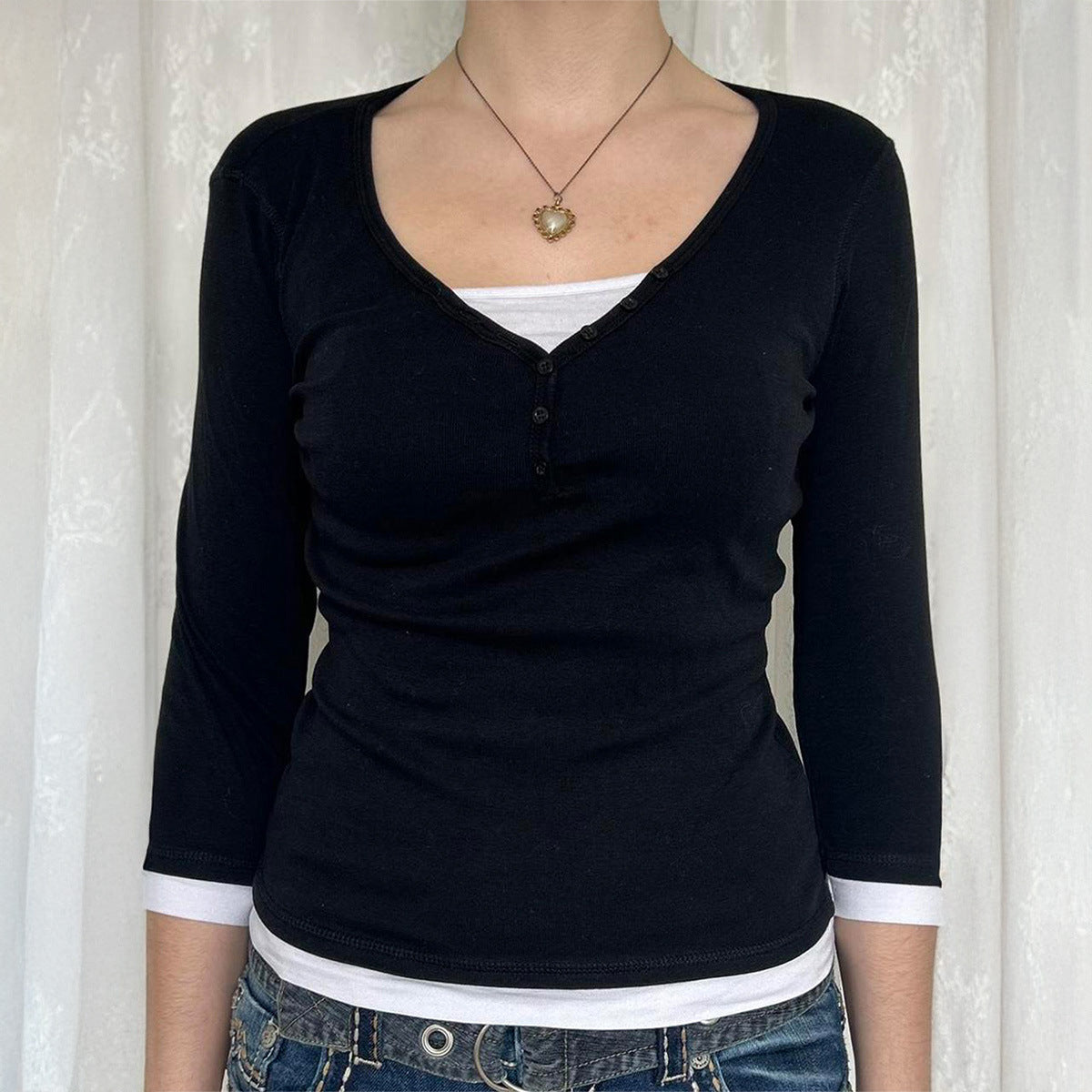 Women's long-sleeve close-fitting sweater-shirt with split detail