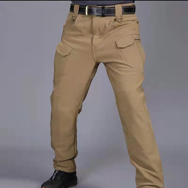 Beige taktische Hose für Herren mit mehreren Taschen, ideal für Outdoor-Aktivitäten. Robustes Design, bequem und funktional.