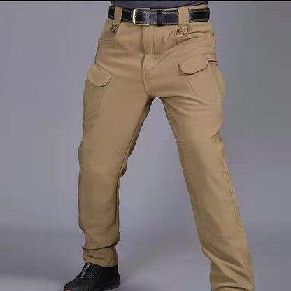 Beige taktische Hose für Herren mit mehreren Taschen, ideal für Outdoor-Aktivitäten. Robustes Design, bequem und funktional.